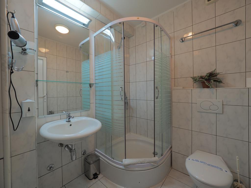 Garni Hotel Oasis Белград Екстериор снимка