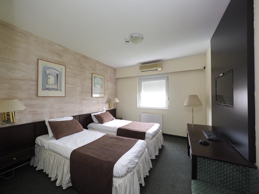 Garni Hotel Oasis Белград Екстериор снимка