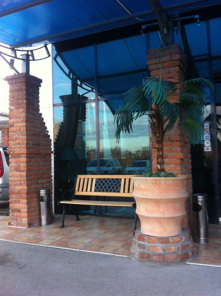 Garni Hotel Oasis Белград Екстериор снимка