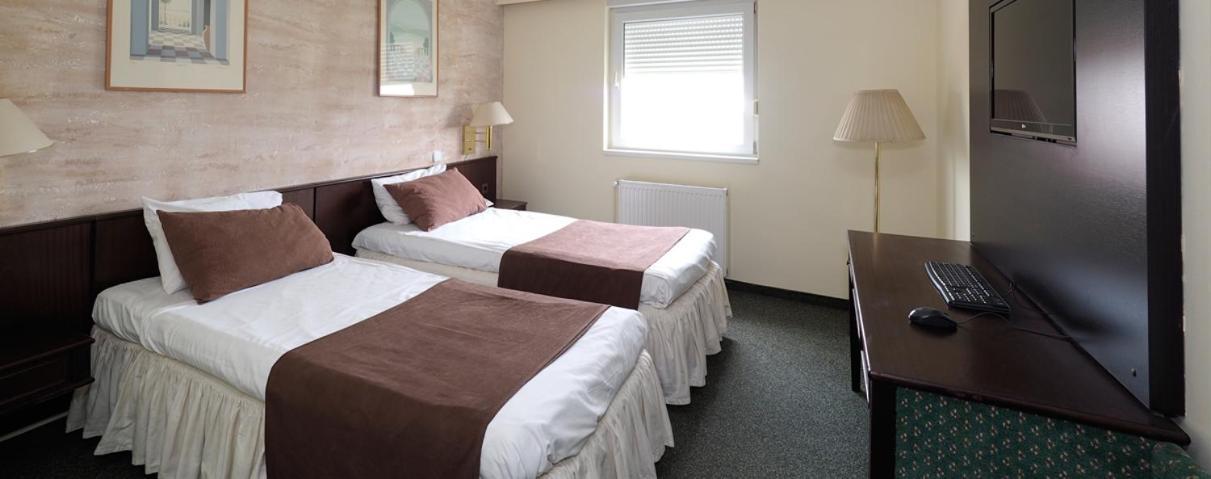 Garni Hotel Oasis Белград Екстериор снимка